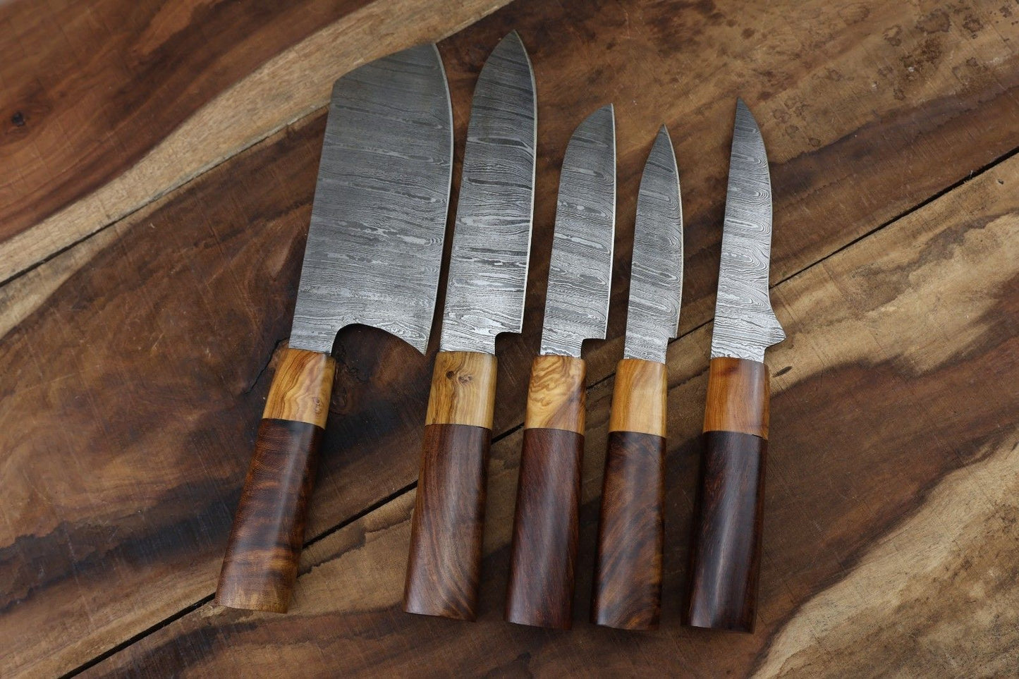 Premium portable leather knife roll for 5 pieces Damascus chef set, designed for secure travel and blade protection.