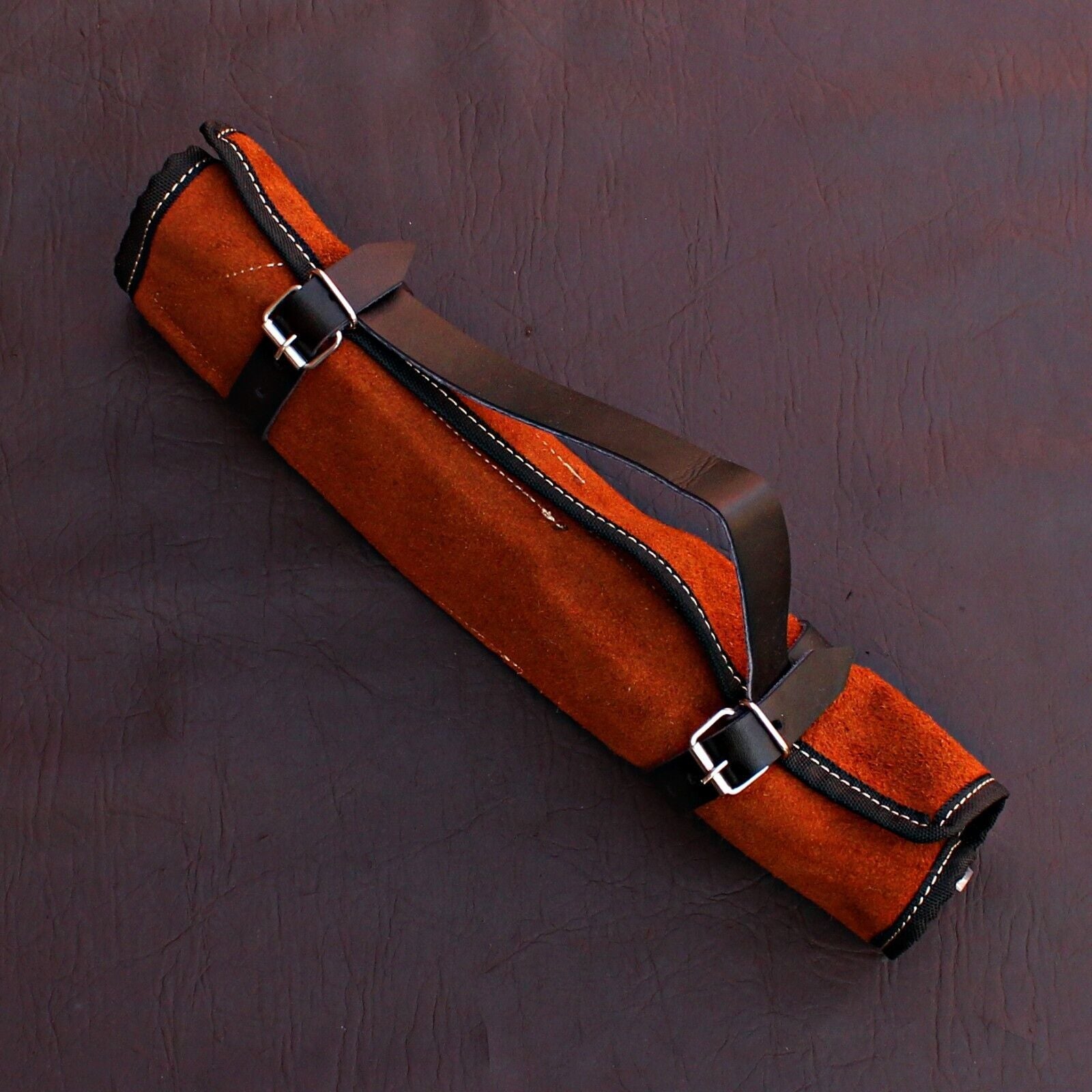 5 pieces Damascus steel chef knife set displayed next to a durable leather storage roll for culinary protection.