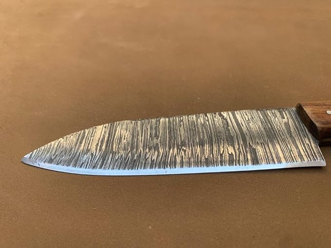 Close up of Damascus blade with wavy pattern