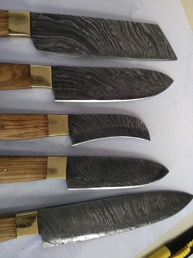 5 Pieces Damascus Knife Set Blade Pattern Closeup
