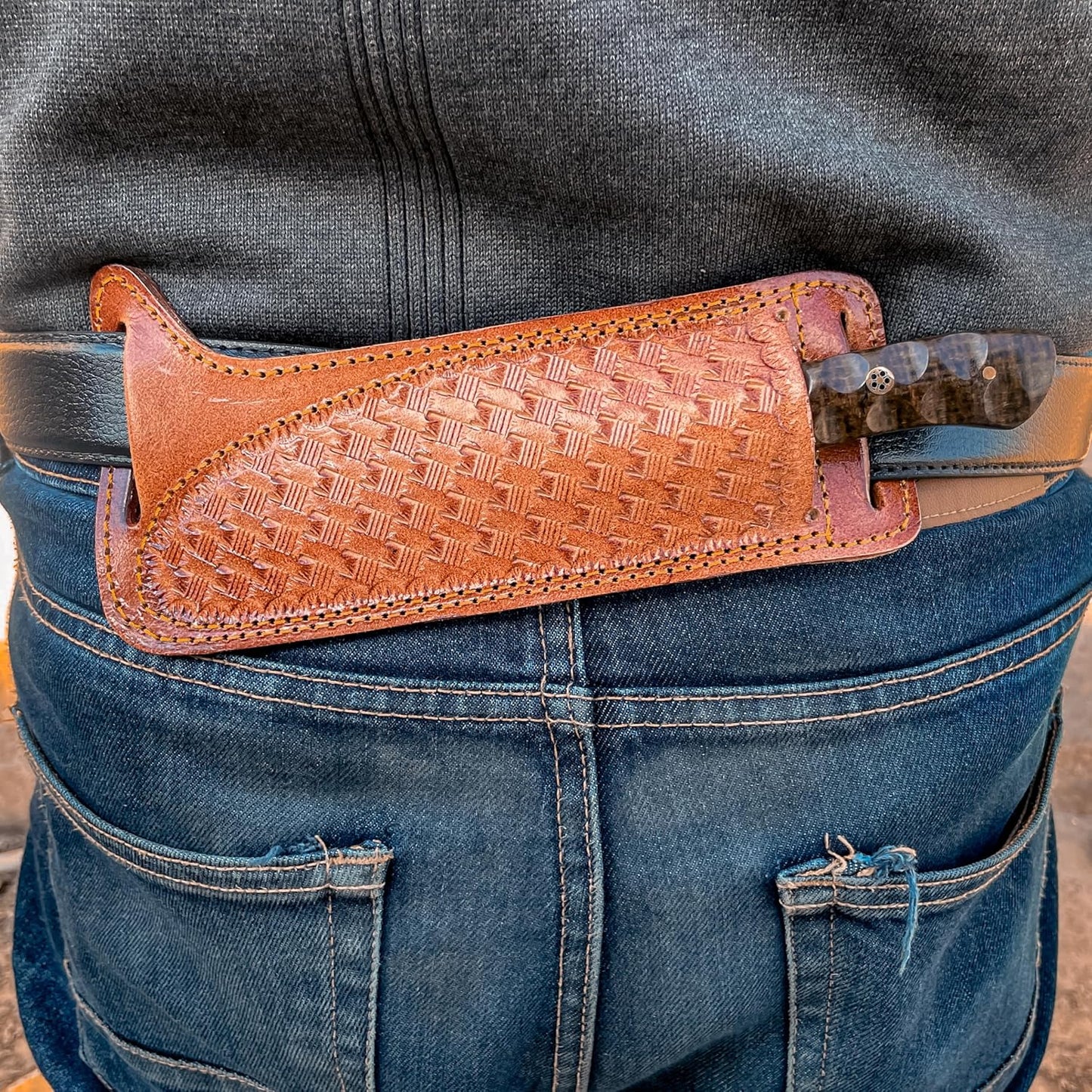 Twist Damascus Skinning Knife – Handmade Fixed Blade Hunting Knife with Brown Micarta Handle & Leather Sheath