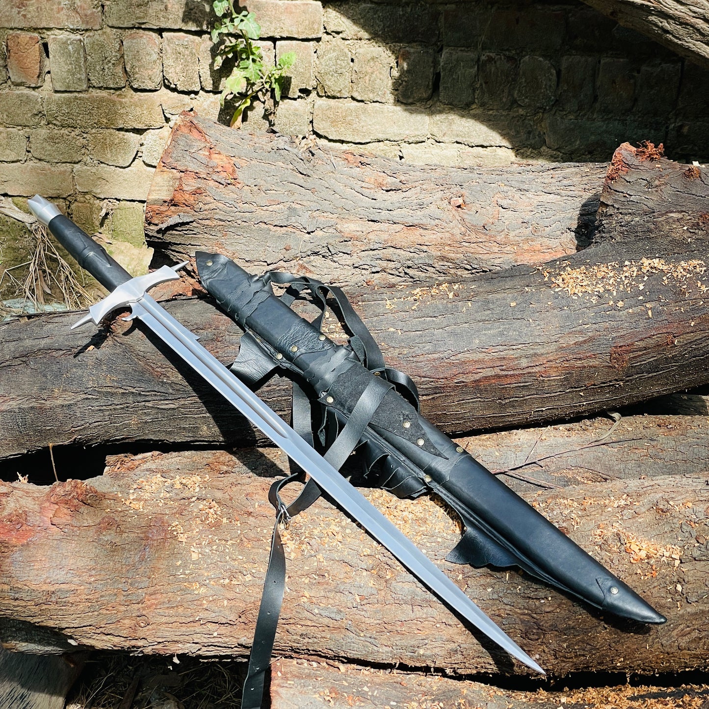 Hand Forged Myrddraal Medieval Sword, High Carbon Steel Fantasy Cosplay Blade with Leather Scabbard, Gift for Dad