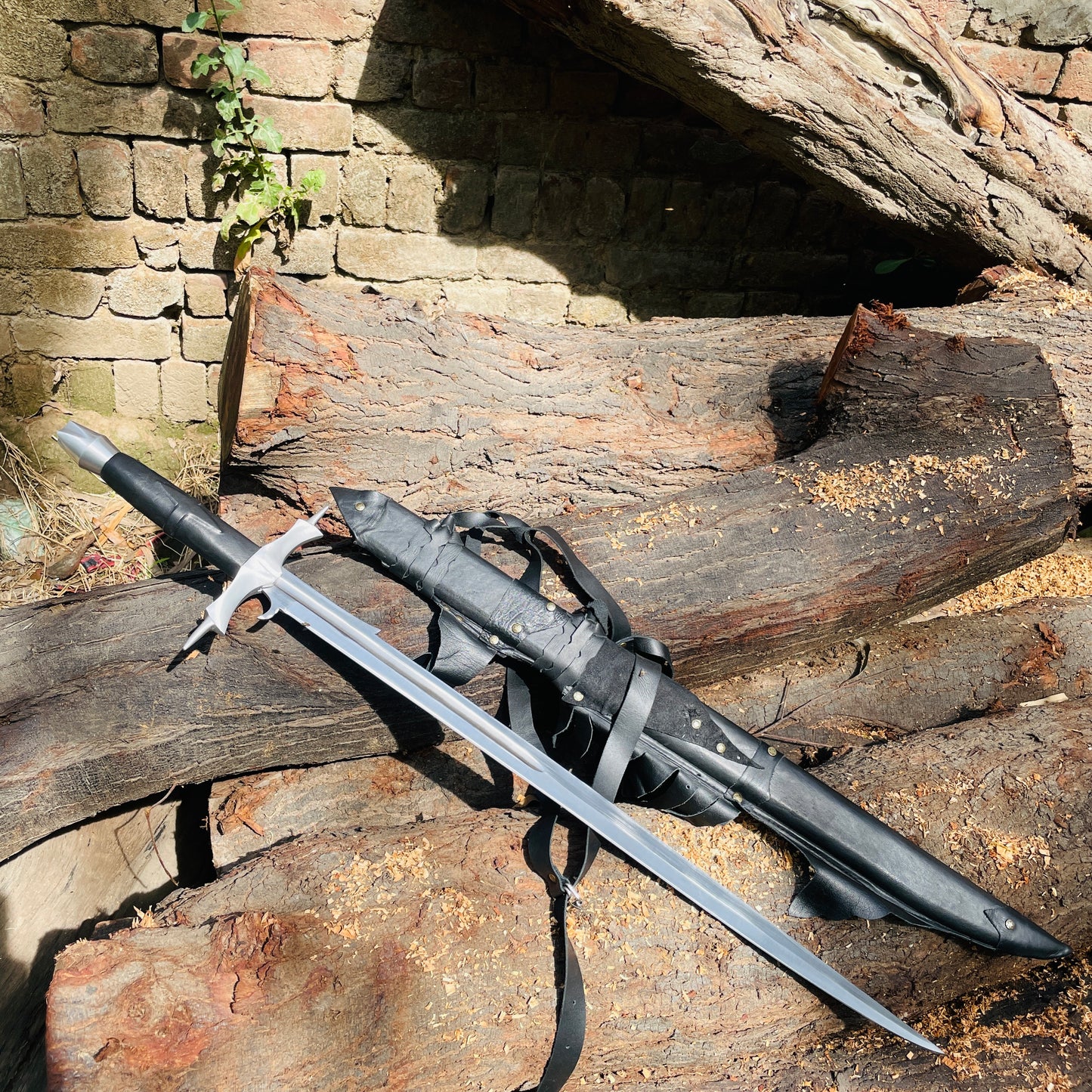 Hand Forged Myrddraal Medieval Sword, High Carbon Steel Fantasy Cosplay Blade with Leather Scabbard, Gift for Dad