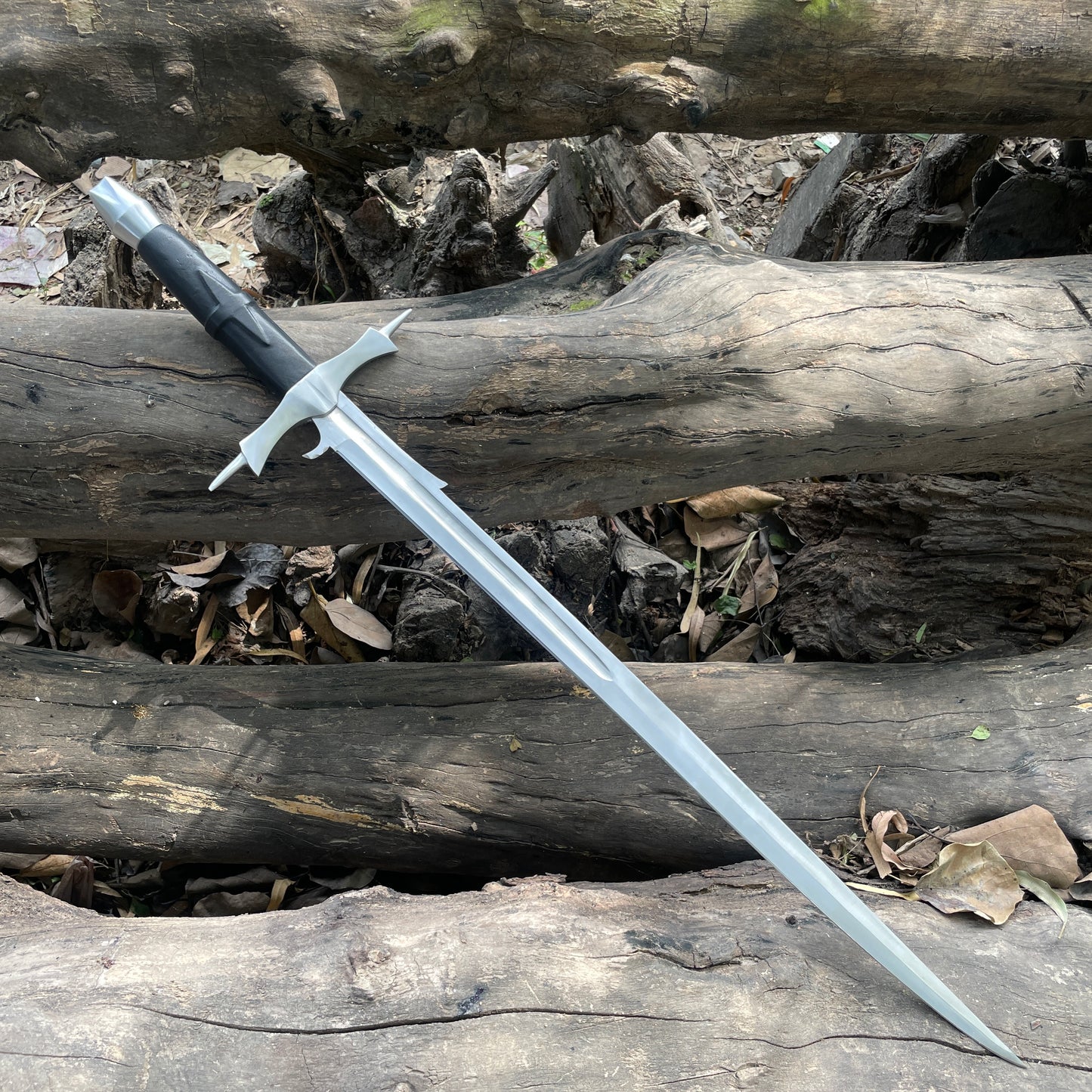 Hand Forged Myrddraal Medieval Sword, High Carbon Steel Fantasy Cosplay Blade with Leather Scabbard, Gift for Dad