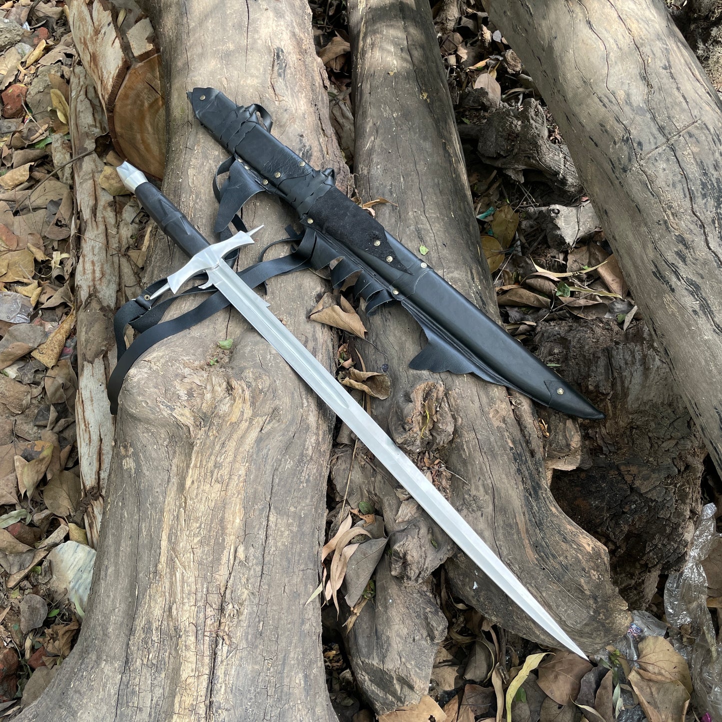 Hand Forged Myrddraal Medieval Sword, High Carbon Steel Fantasy Cosplay Blade with Leather Scabbard, Gift for Dad
