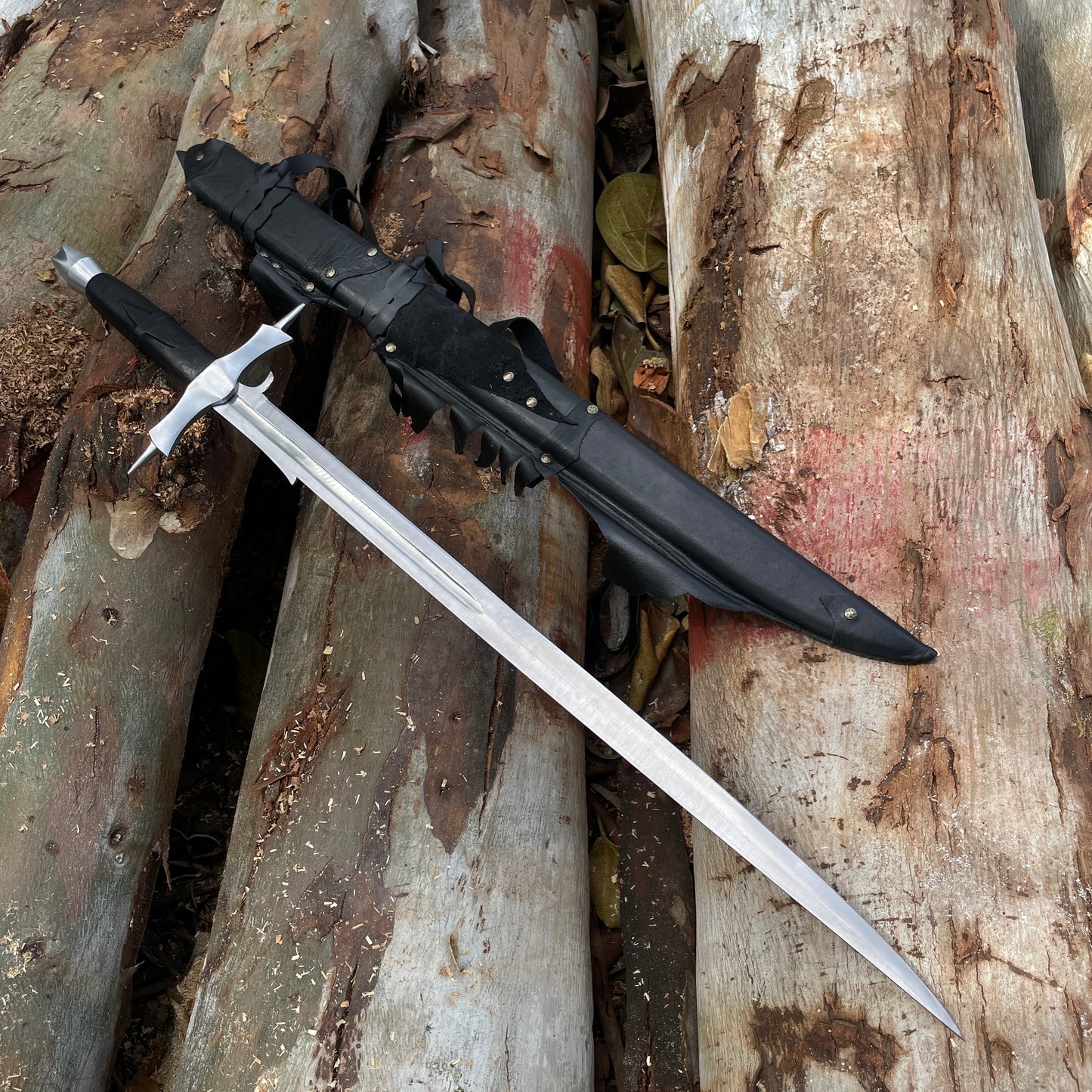 Hand Forged Myrddraal Medieval Sword, High Carbon Steel Fantasy Cosplay Blade with Leather Scabbard, Gift for Dad