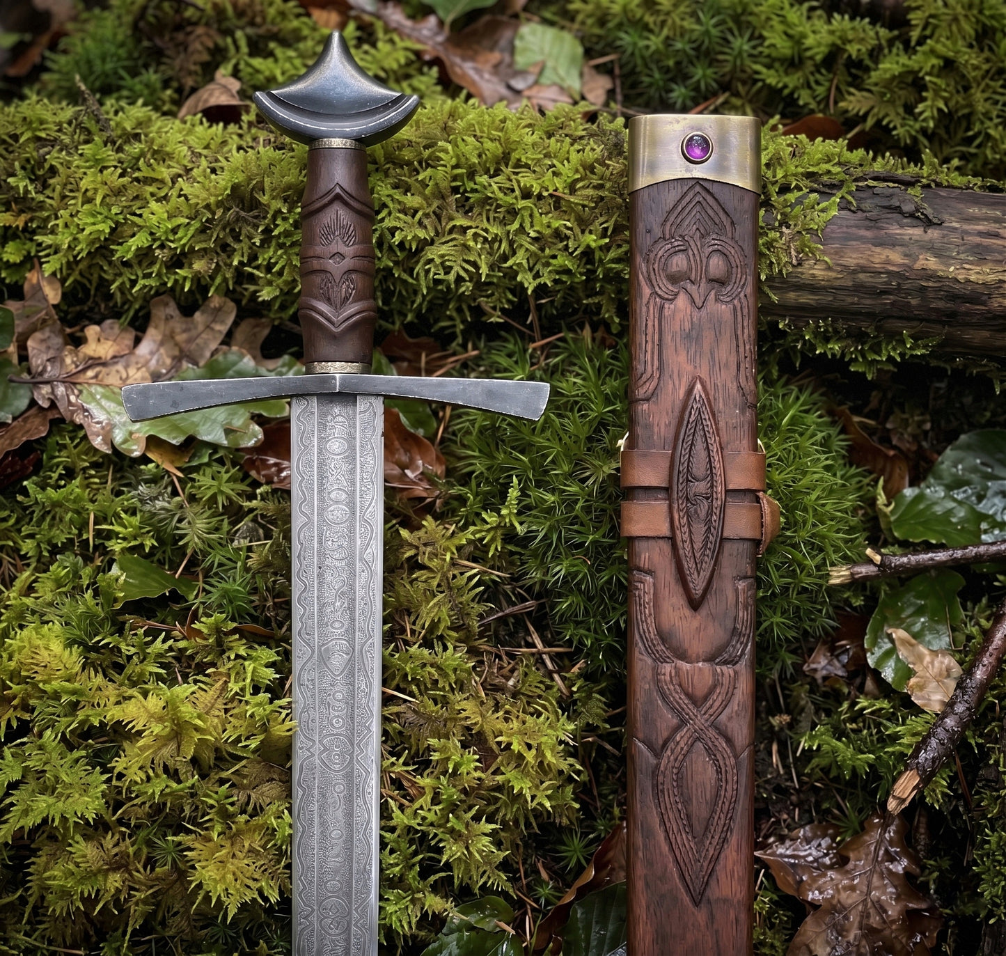 Medieval Knight Sword Damascus Steel Longsword with Carved Wood Scabbard, Engraved Fantasy Greatsword for Cosplay