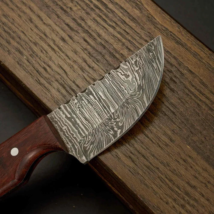 Detailed view of patterned Damascus steel skinner blade