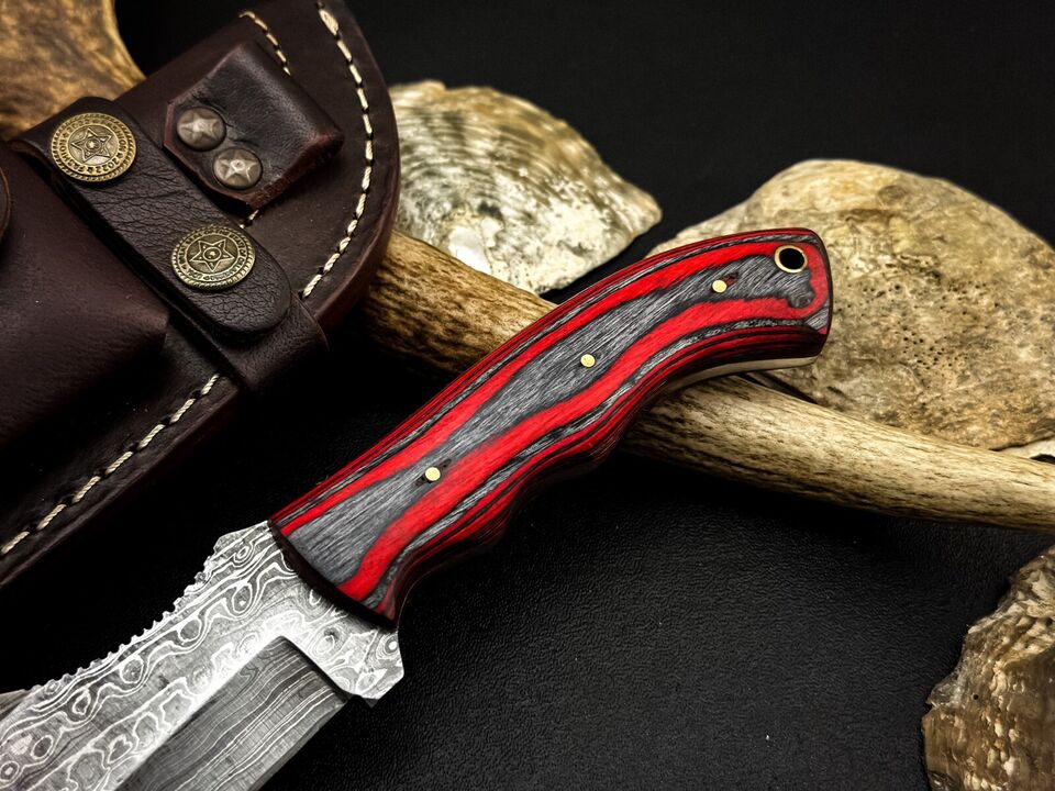 Handmade Damascus Steel Hunting Tracker Knife – Full Tang Survival Blade with Sheath – Custom Outdoor Fixed Blade Knife for Collectors
