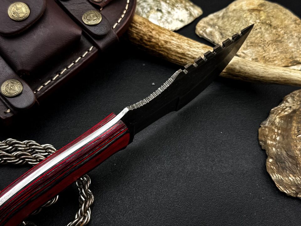 Handmade Damascus Steel Hunting Tracker Knife – Full Tang Survival Blade with Sheath – Custom Outdoor Fixed Blade Knife for Collectors